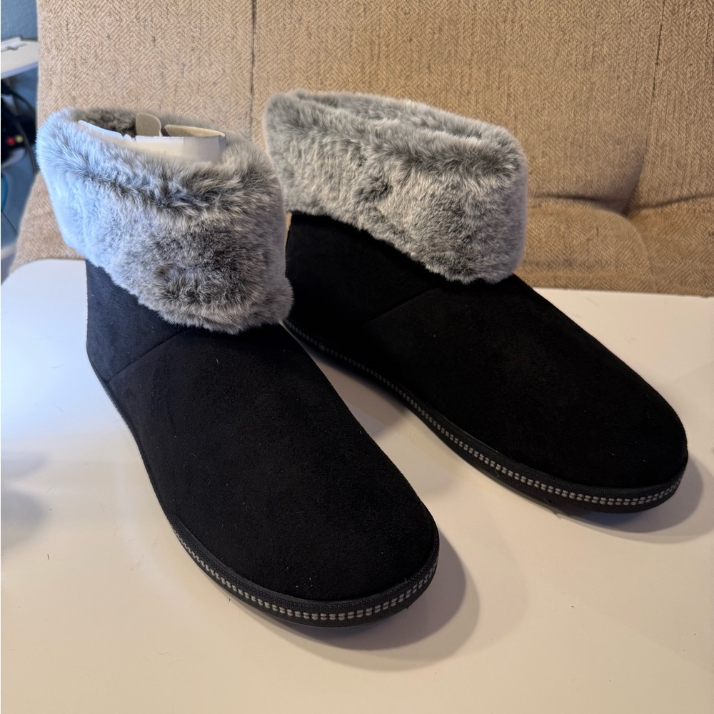 Skechers Faux Fur lined booties—SO COZY!! Size 9.5